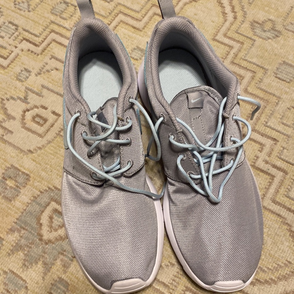 NWOT Nike running shoes size 7Y